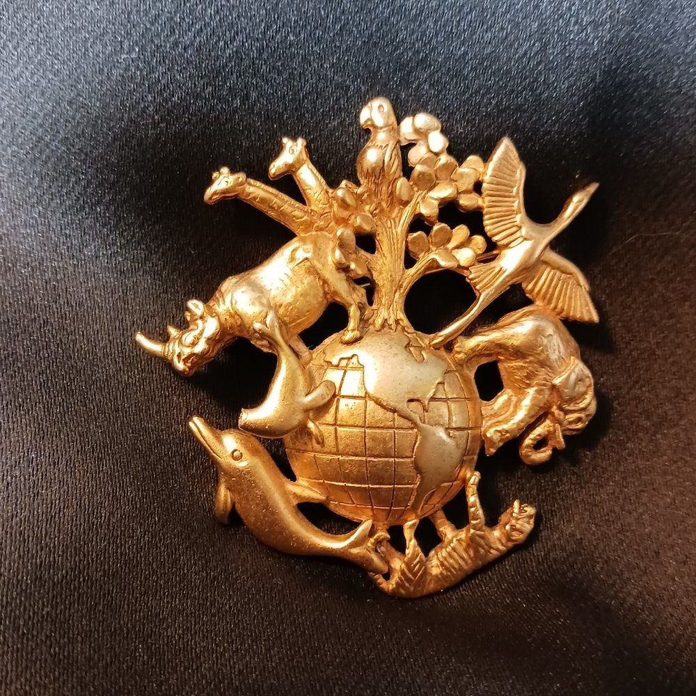 A.J.C.  Vintage Animal Planet Goldtone Pin Brooch